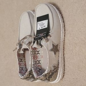 Hey Dude, Rodeo Star, Wendy, New